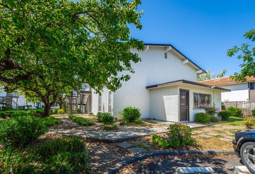 More Photos Of 1925 Grande Cir, Fairfield Apartments For Sale