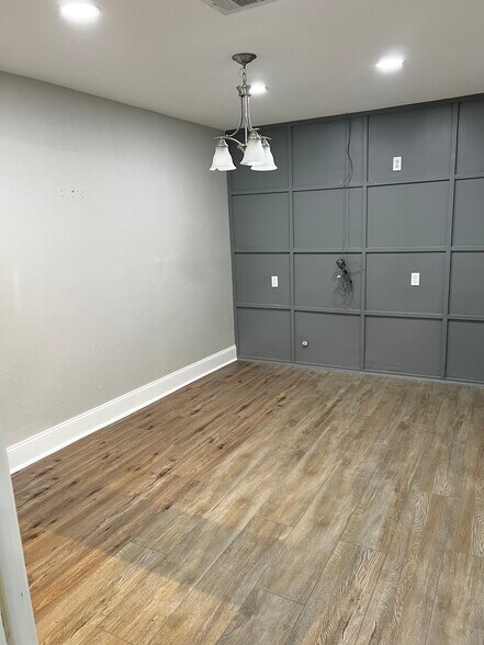 More Photos Of 2042 Teal Dr, Spring Dormitory For Sale