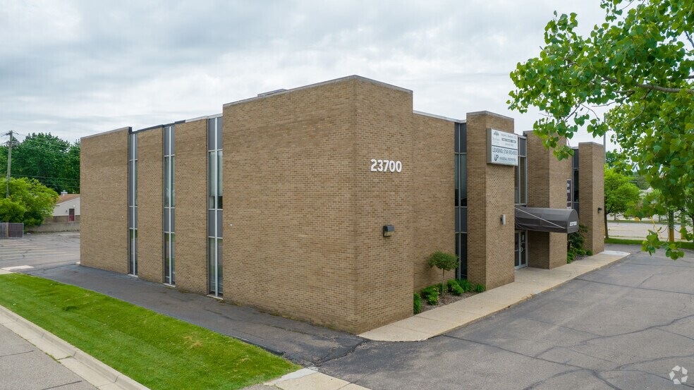 More Photos Of 23700 Orchard Lake Rd, Farmington Hills Medical For Lease