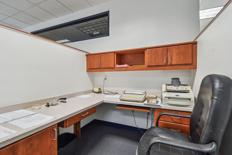 More Photos Of 10901 Danka Cir N, Saint Petersburg Office For Sale