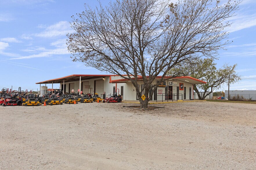 More Photos Of 3456 S Burleson Blvd, Alvarado Freestanding For Sale