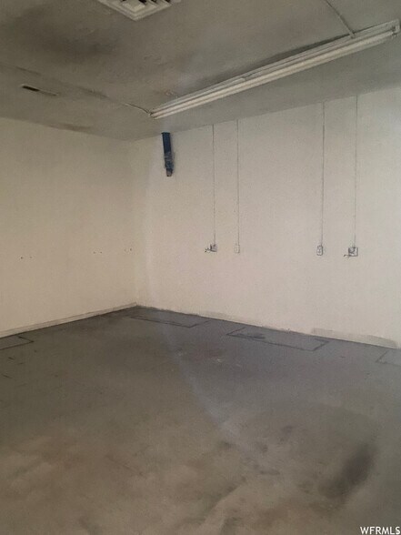 More Photos Of 545 E 100 N, Price Office For Sale