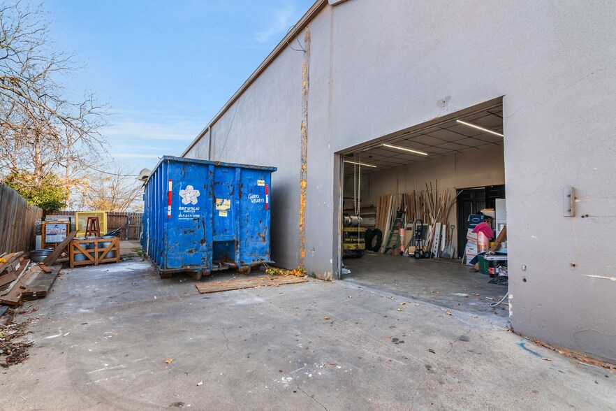 More Photos Of 8101 Grapevine Hwy, North Richland Hills Showroom For Sale