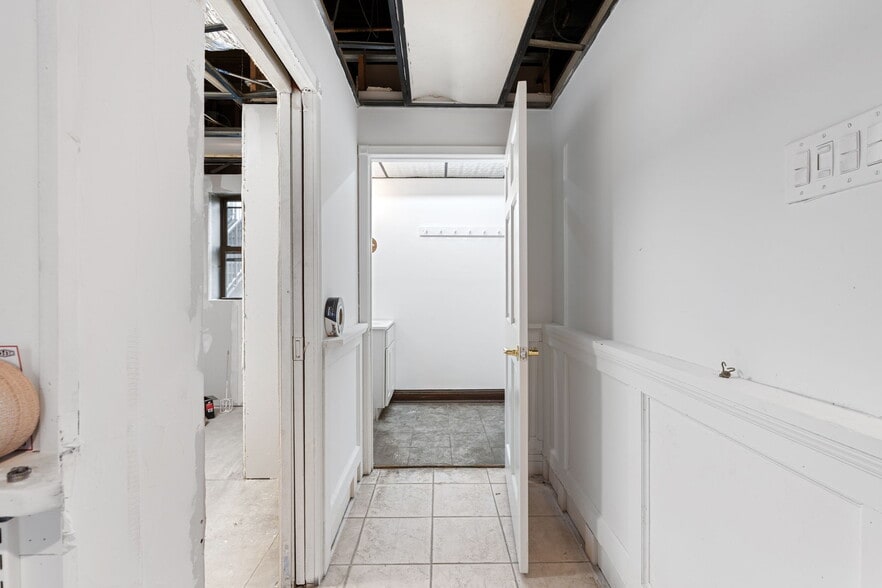 More Photos Of 2100 Clove Rd, Staten Island Storefront For Lease