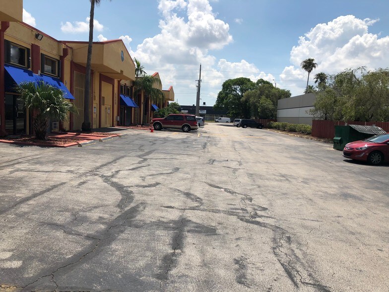 More Photos Of 5501-5595 NW 74th Ave, Miami Warehouse For Lease