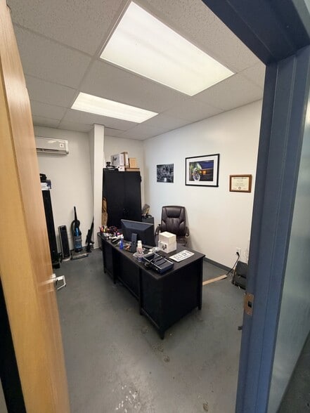 More Photos Of 186 Wincrest Dr, Winchester Warehouse For Sale