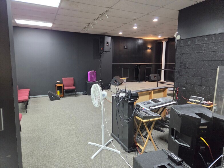 More Photos Of 8831-8869 Walker Mill Rd, Capitol Heights Warehouse For Lease