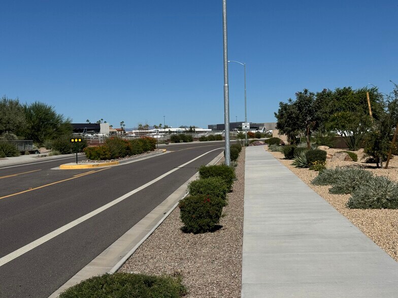 More Photos Of 7655 E Evans Rd, Scottsdale Warehouse For Lease