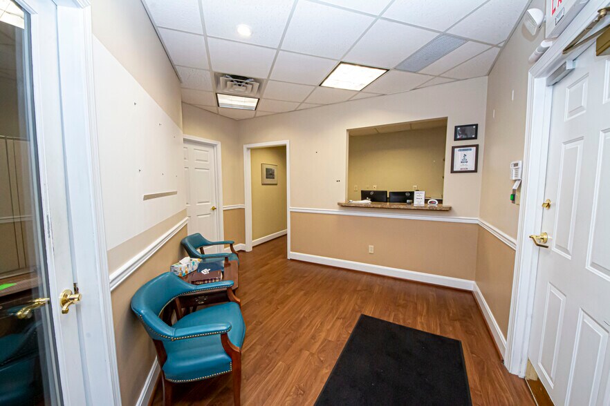 More Photos Of 303 Middletown Pky, Louisville Office For Lease