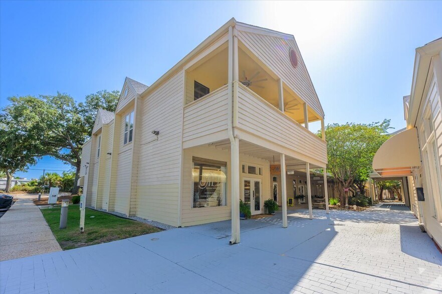 More Photos Of 913 Gulf Breeze Pky, Gulf Breeze Storefront Retail Office For Sale