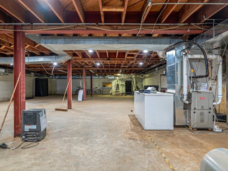 More Photos Of 105 W Henderson St, Marion General Retail For Sale