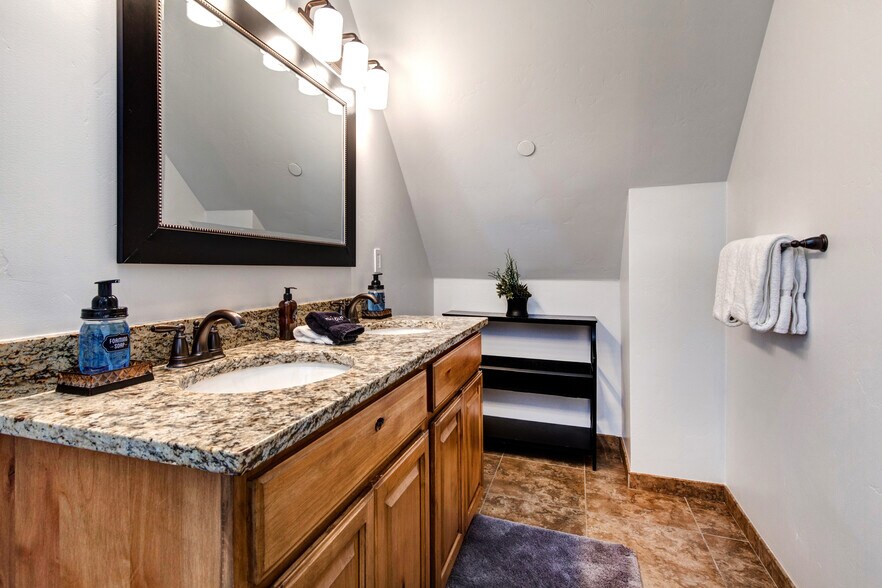 More Photos Of 1469 Woodside Ave, Park City Lodge Meeting Hall For Sale