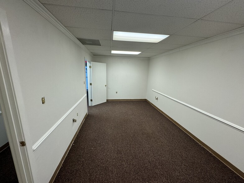 More Photos Of 16125 Business Pky, Hagerstown Service For Lease