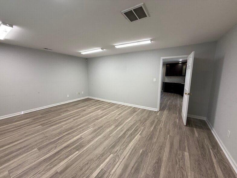 More Photos Of 3738 Boone Trl, Fayetteville Office For Sale