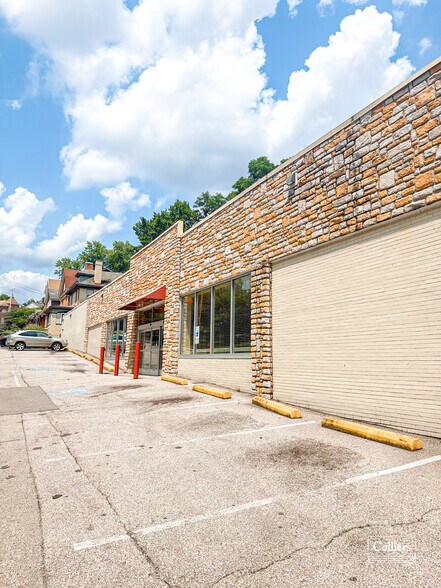 More Photos Of 2928 Sheraden Blvd, Pittsburgh Freestanding For Lease