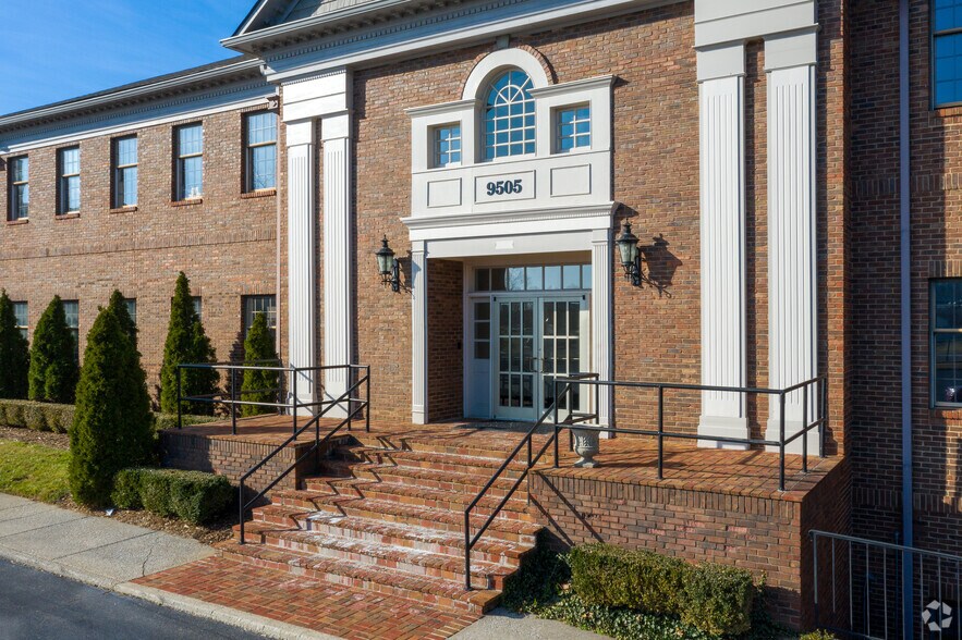 More Photos Of 9505 Williamsburg Plaza, Louisville Office For Lease