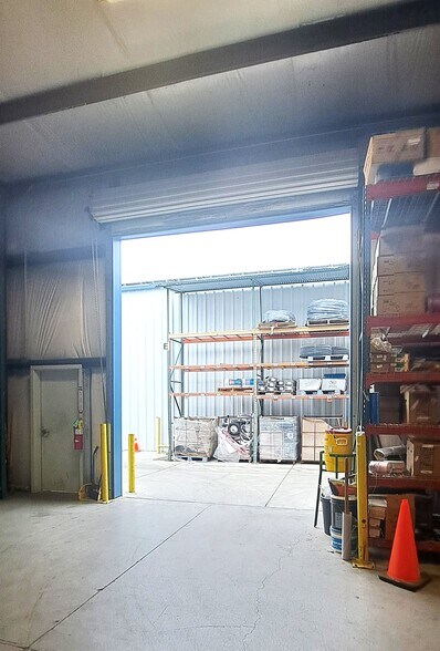 More Photos Of 9309 Enos Ln, Bakersfield Warehouse For Lease