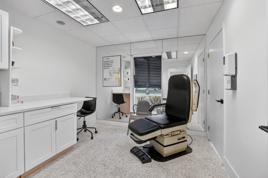 More Photos Of 665 SE 10th St, Deerfield Beach Medical For Sale