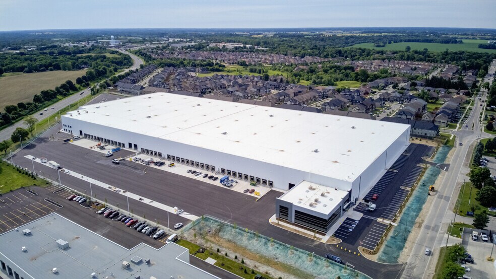 More Photos Of 151 Garden Ave, Brantford Distribution For Lease