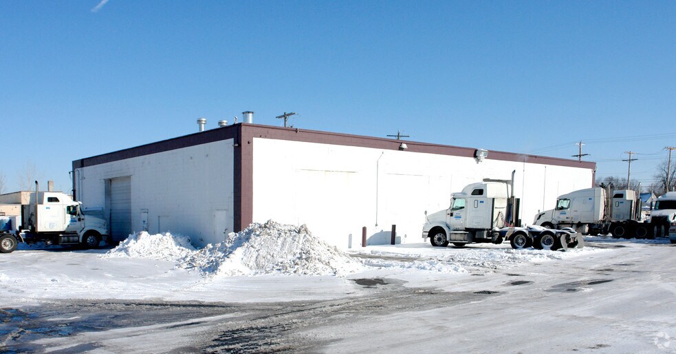 More Photos Of 409 Industry Dr, Columbus Warehouse For Lease