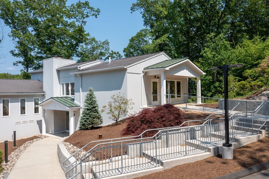 More Photos Of 1570 Boston Post Rd, Guilford Office For Lease