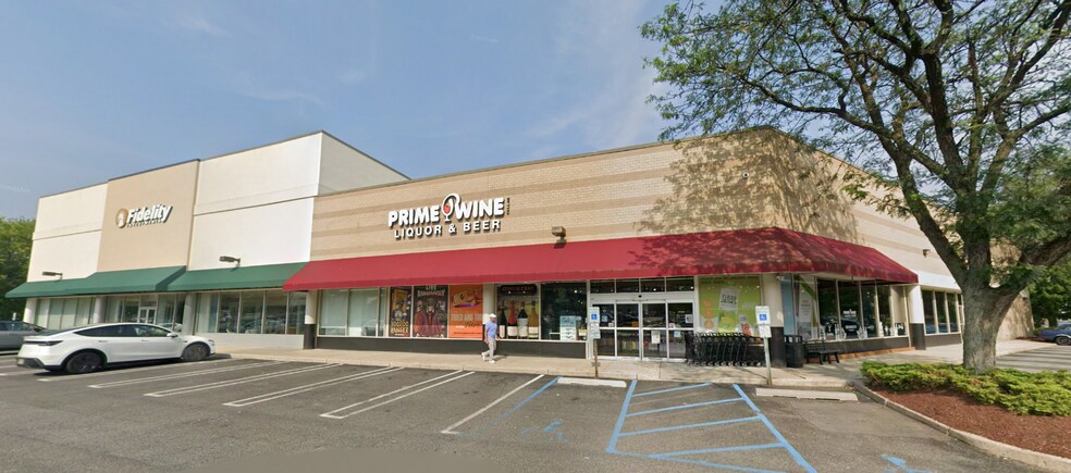 More Photos Of 396 N State Rt 17, Paramus General Retail For Lease