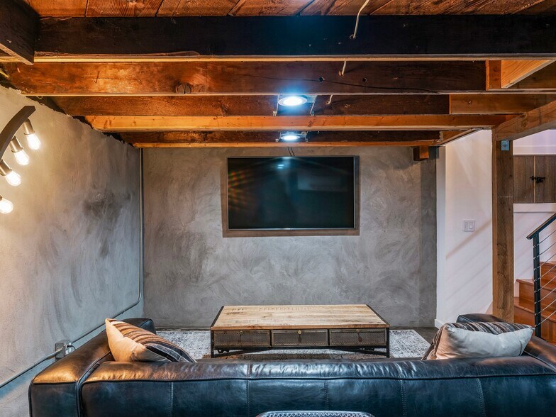 More Photos Of 2917 Washington St, Vancouver Storefront Retail Office For Sale