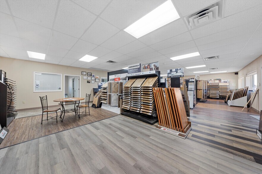 More Photos Of 6604 N State Highway 6, Woodway Storefront Retail Office For Lease