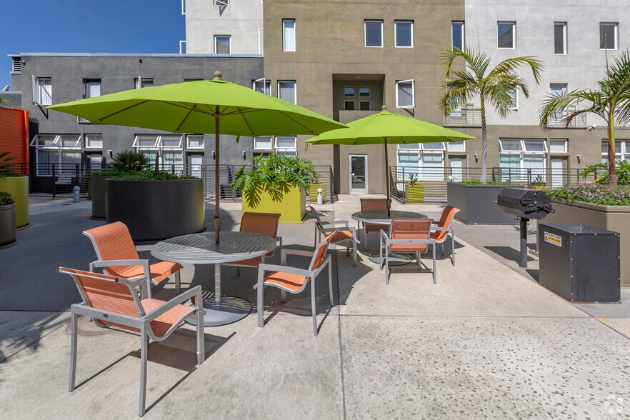 More Photos Of 900 F St, San Diego Apartments For Lease