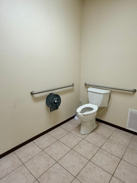 More Photos Of 120 Cole Ave, Pinedale Office For Sale