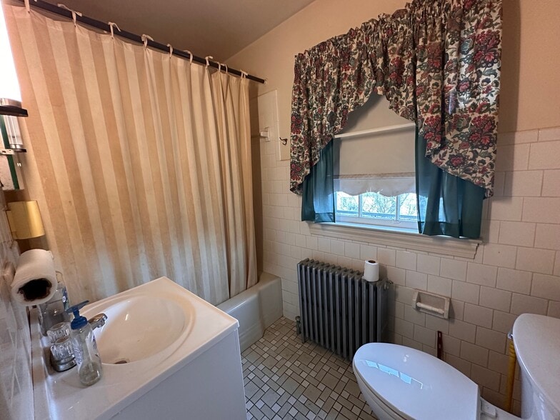 More Photos Of 4180 Old Town Rd, Huntingtown Loft Creative Space For Sale