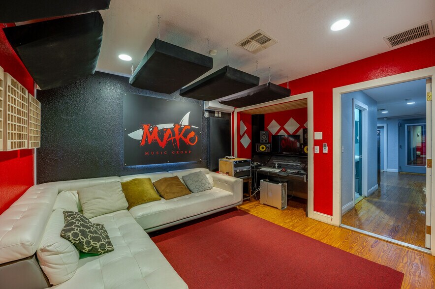 More Photos Of 2250 N Volusia Ave, Orange City Specialty For Lease