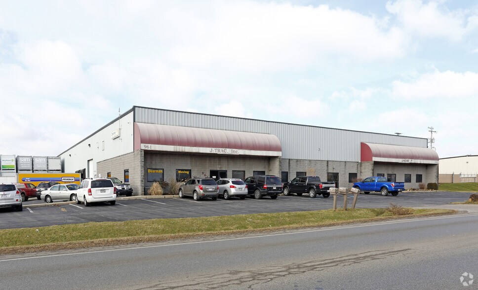 Primary Photo Of 961 N Main St, Mansfield Warehouse For Lease