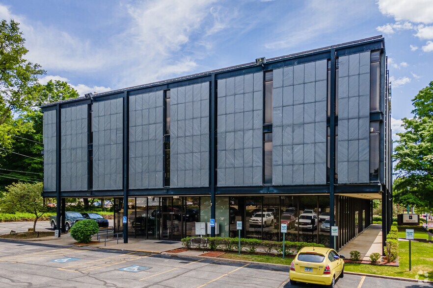 More Photos Of 300 N College Ave, Fayetteville Office For Lease