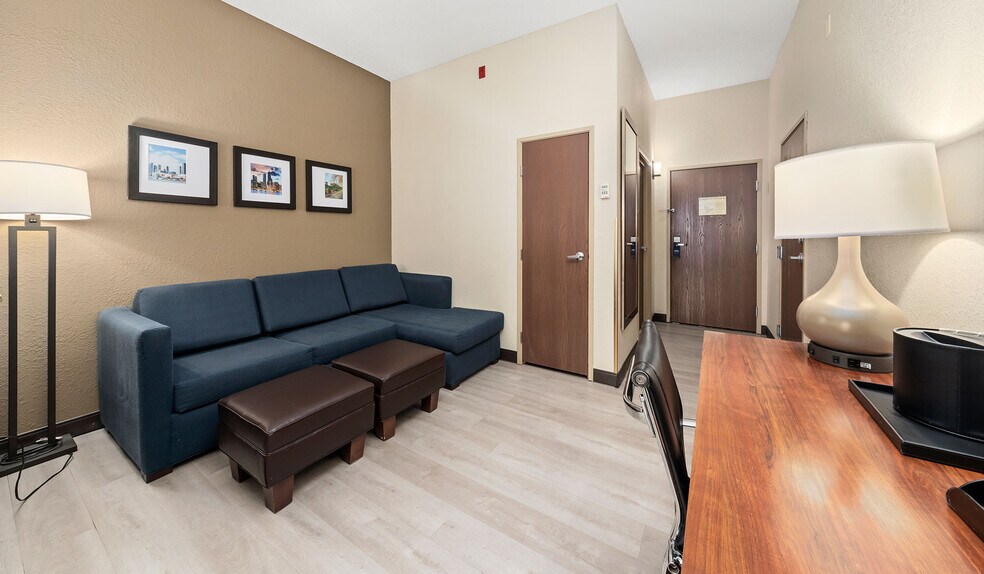 More Photos Of 1775 E Belvidere Rd, Grayslake Hotel For Sale