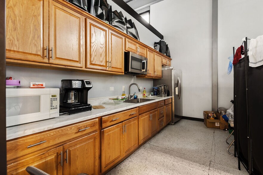 More Photos Of 806 Salida Way, Aurora Warehouse For Sale