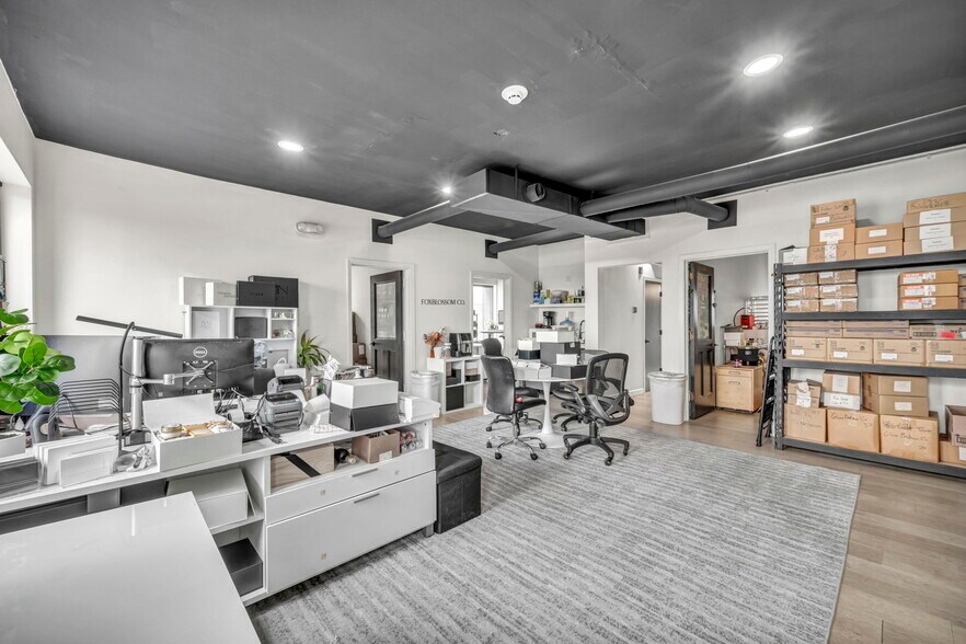 More Photos Of 3559 Bigelow Blvd, Pittsburgh Service For Sale