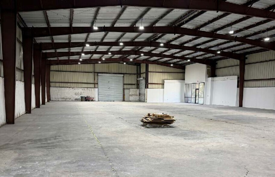 More Photos Of 9093 Philips Hwy, Jacksonville Warehouse For Lease