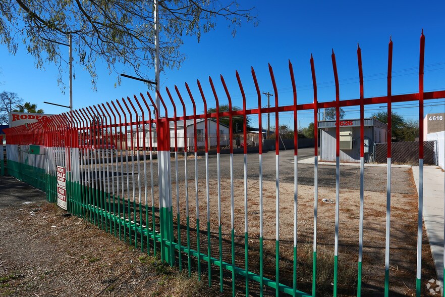 More Photos Of 4626 S 6th Ave, Tucson Auto Dealership For Sale