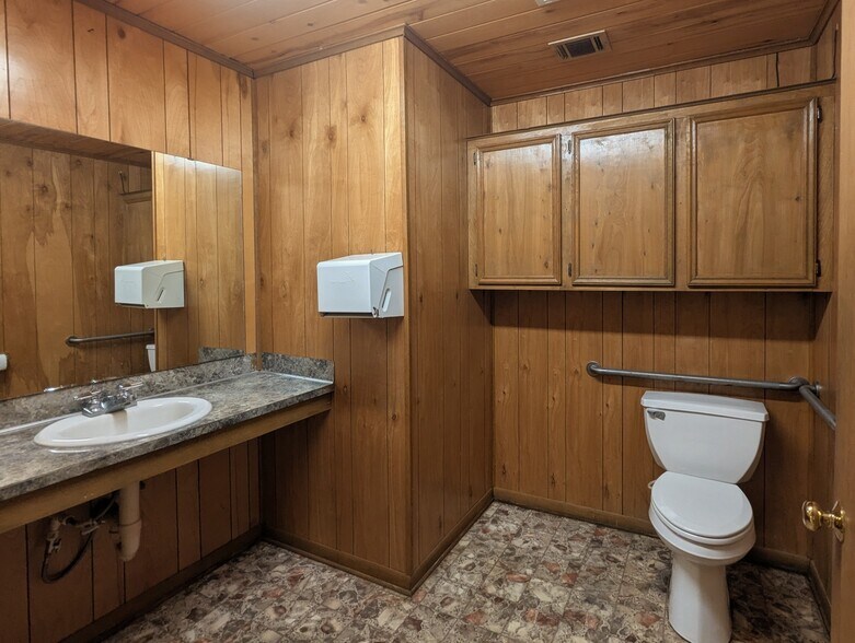 More Photos Of 5733 Highway 69 S, Kountze Freestanding For Sale