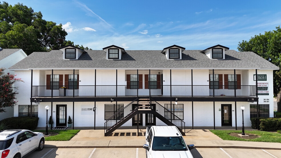 More Photos Of 405 S Elm St, Denton Apartments For Sale