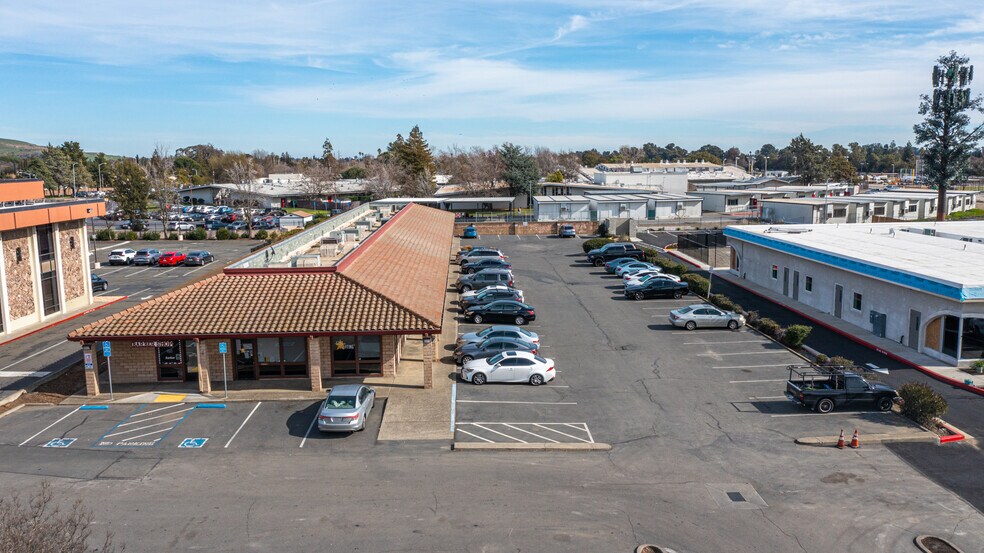 More Photos Of 2560 N Texas St, Fairfield Office For Lease