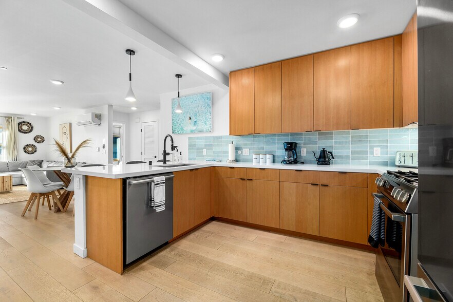 More Photos Of 208-210 Capitola Ave, Capitola Storefront Retail Residential For Sale