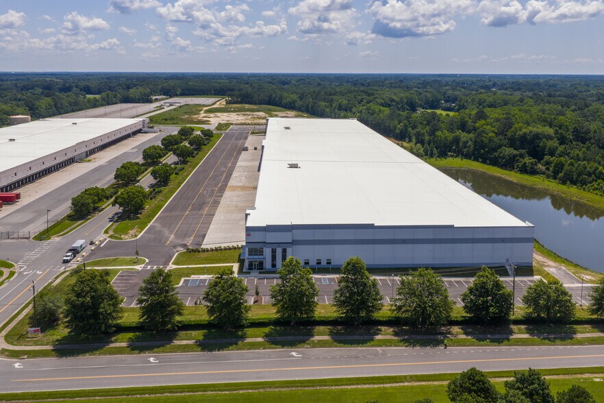 More Photos Of 301 Kenyon Rd, Suffolk Warehouse For Lease