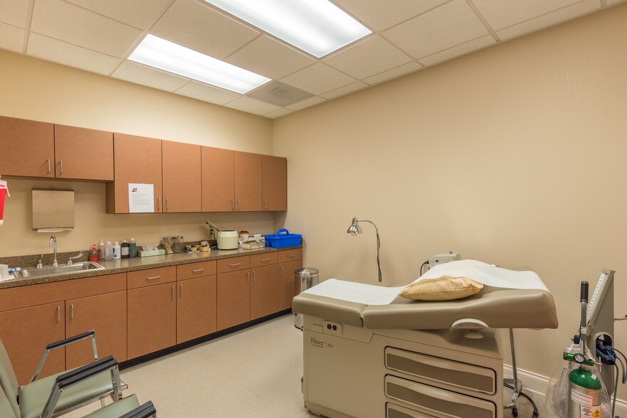 More Photos Of 897 Von Kolnitz Rd, Mount Pleasant Medical For Lease