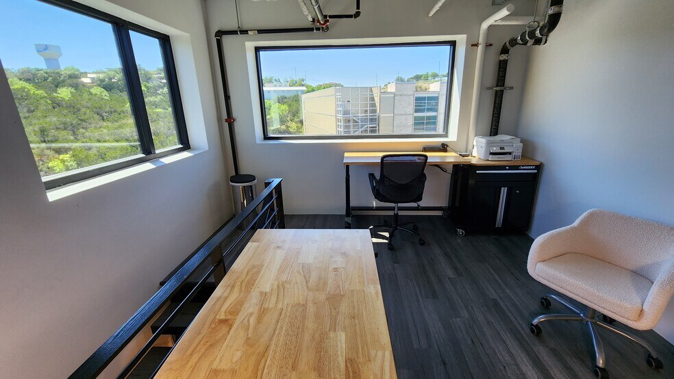 More Photos Of 4229 N FM 620 Hwy, Austin Showroom For Sale