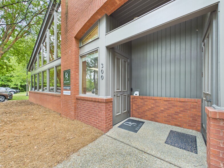 More Photos Of 700 Brookstone Centre Pky, Columbus Medical For Lease
