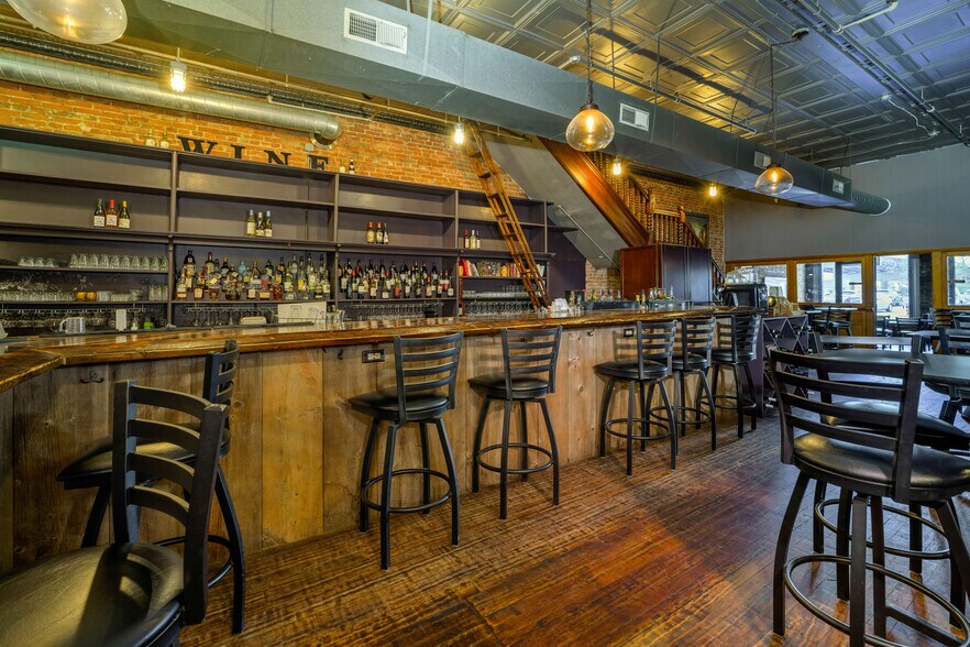 More Photos Of 923 N E St, Richmond Storefront For Sale