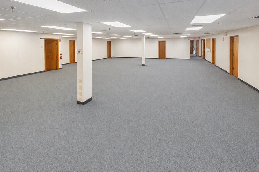 More Photos Of 1 Kondelin Rd, Gloucester Manufacturing For Lease