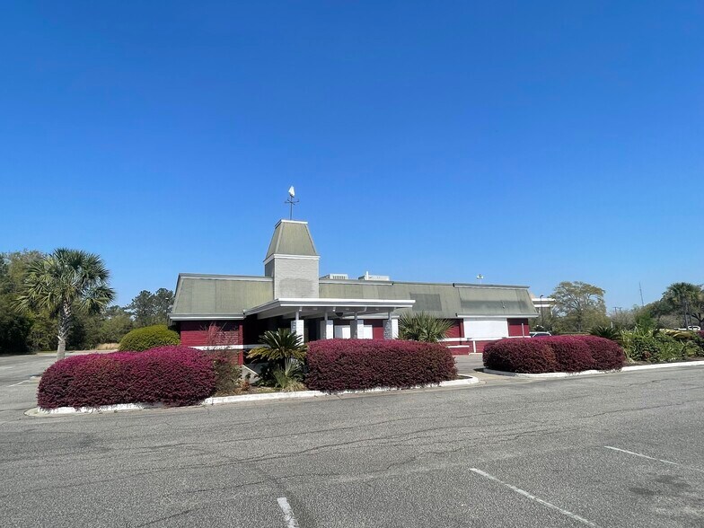 More Photos Of 2080 Sam Rittenberg Blvd, Charleston Restaurant For Lease